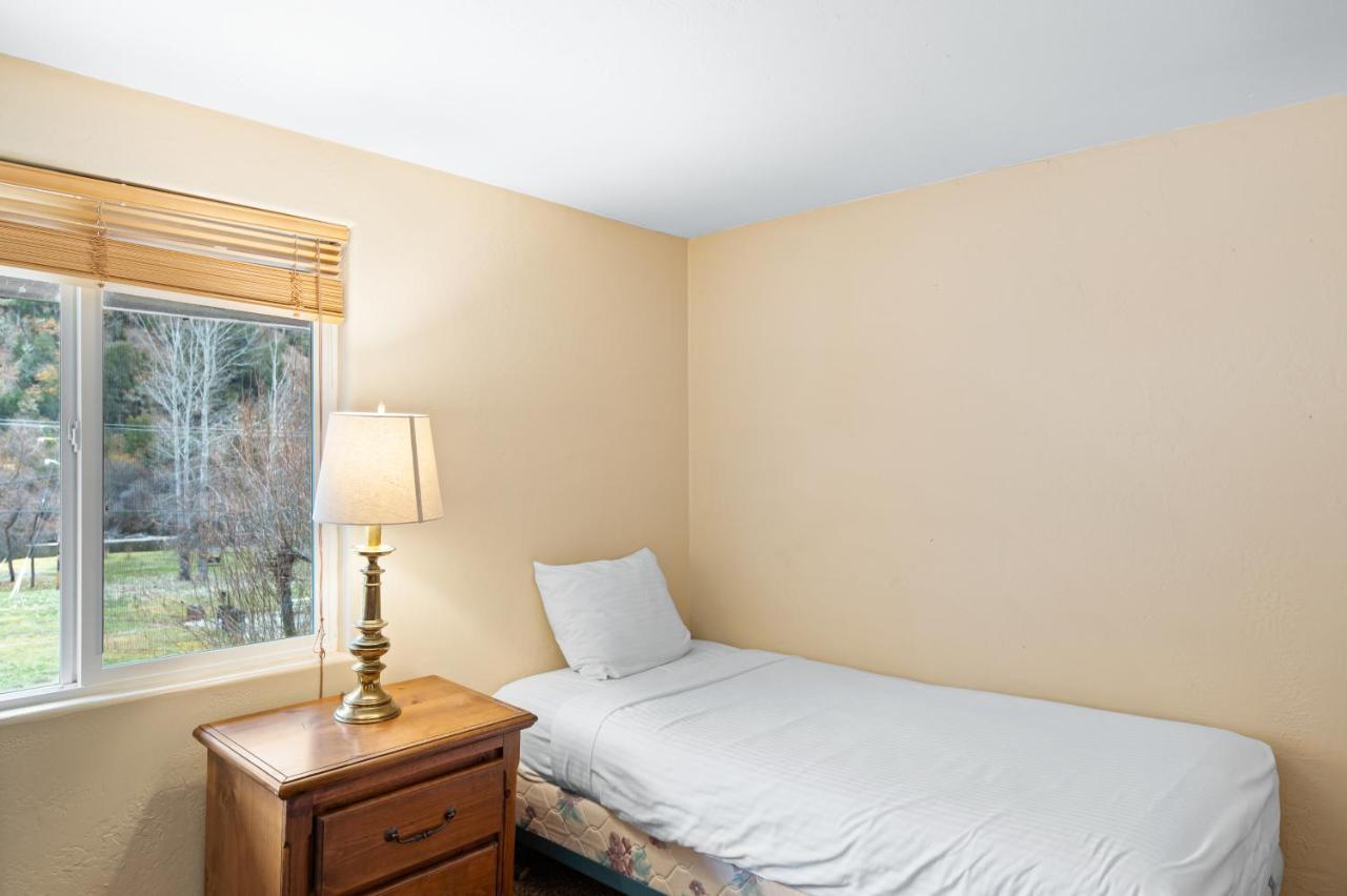 Indian Creek Lodge Douglas City Buitenkant foto